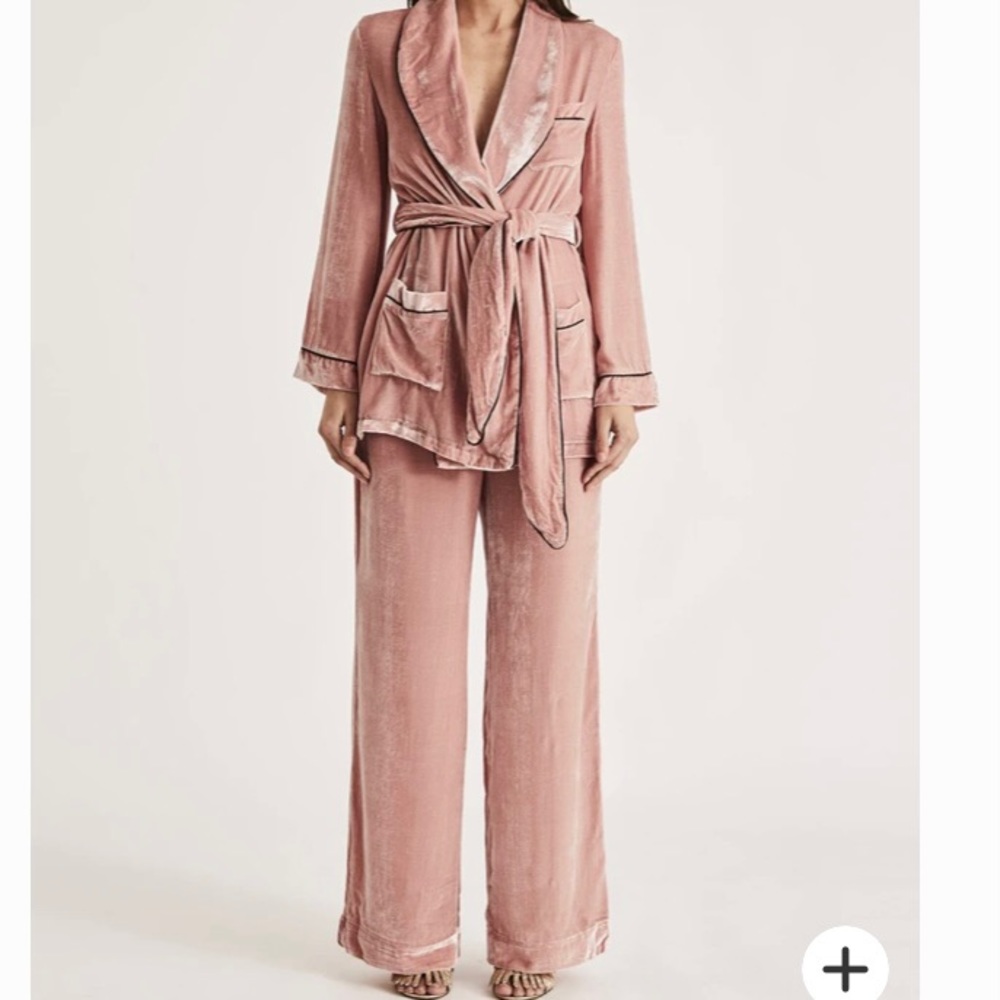 NWT Sleeping with Jacques Plush Velvet Robe Set
